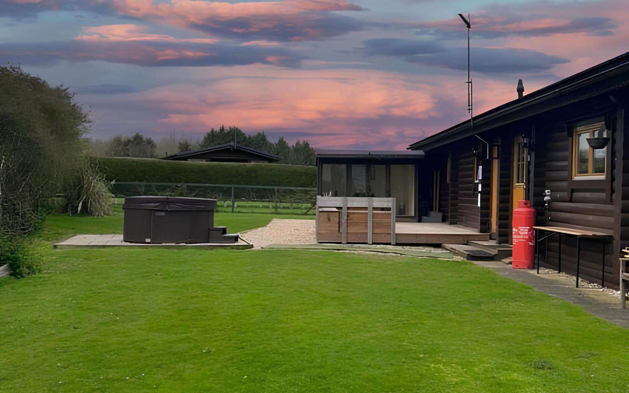 Little Eden Country Park, Bridlington With Private Hot Tubs Villa Bilik gambar